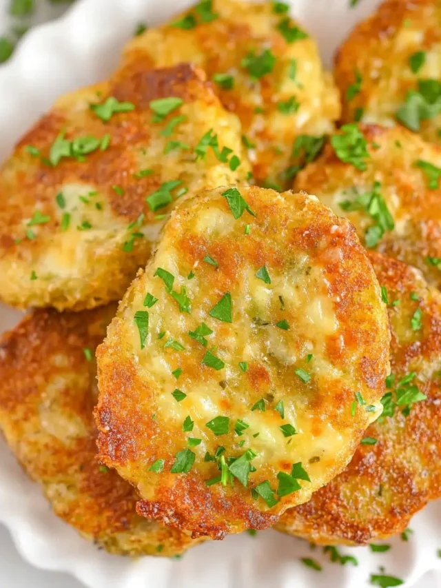 close-up-of-garlic-bread-slice-golden-and-crispy-with-herb-garnish