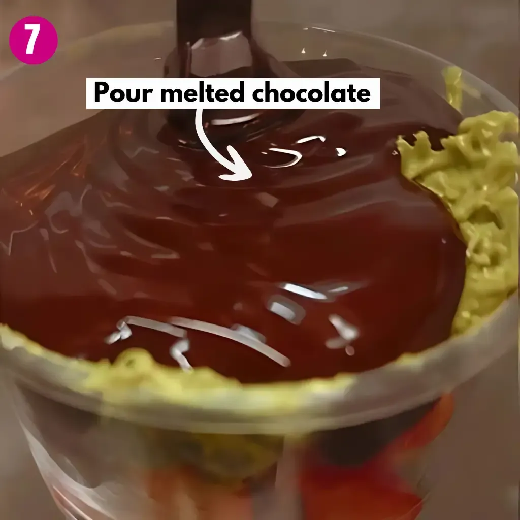 Strawberry Dubai Chocolate Cup 18 Pour-melted-chocolate